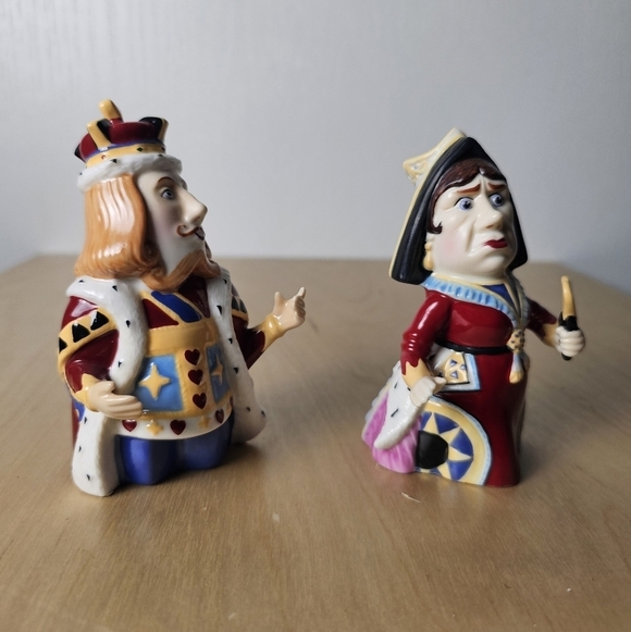 Department 56 "Alice in Wonderland "King & Queen of Hearts Porcelain - Picture 5 of 11